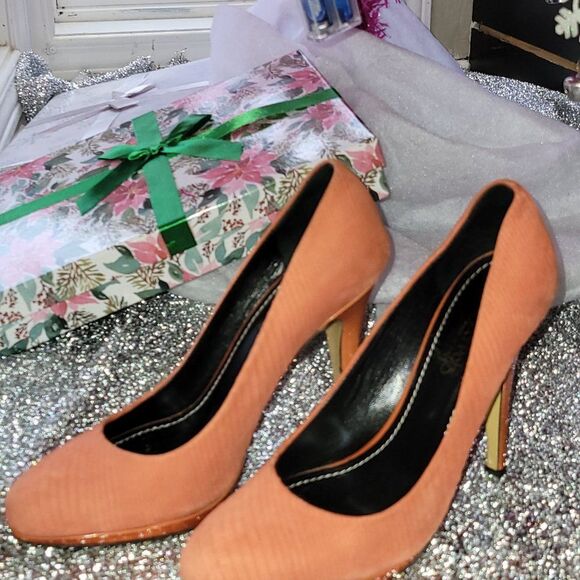 *CHELSEA PARIS LEATHER PUMPS - Picture 2 of 4